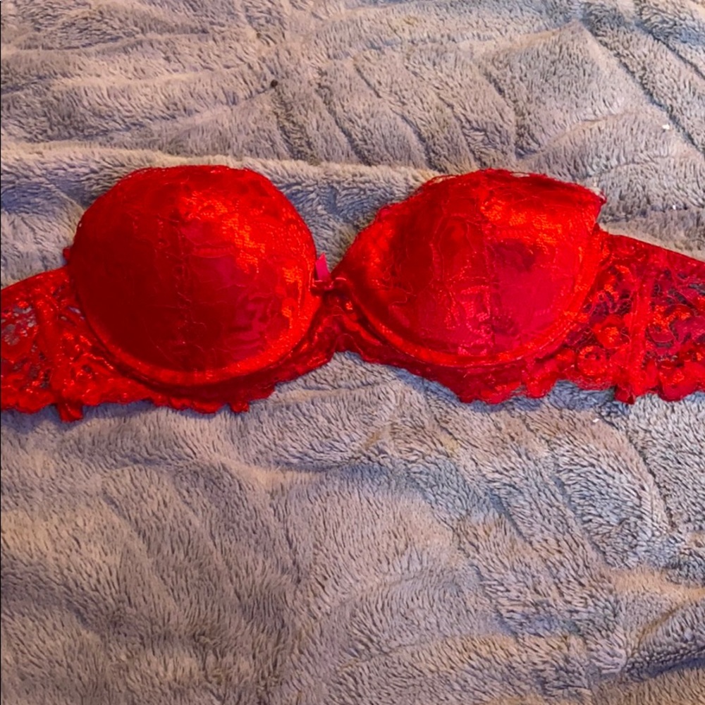 Lace strapless bra